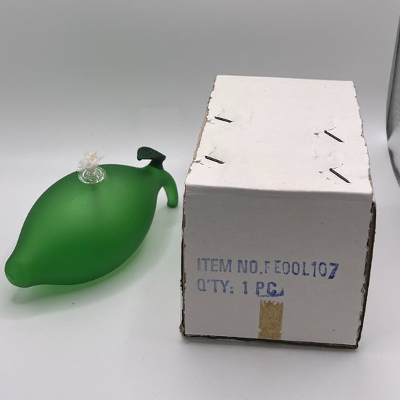 NIB: rare GLASS OIL LAMP, shaped as a lime and adorned with a sweet little leaf - Picture 3 of 8